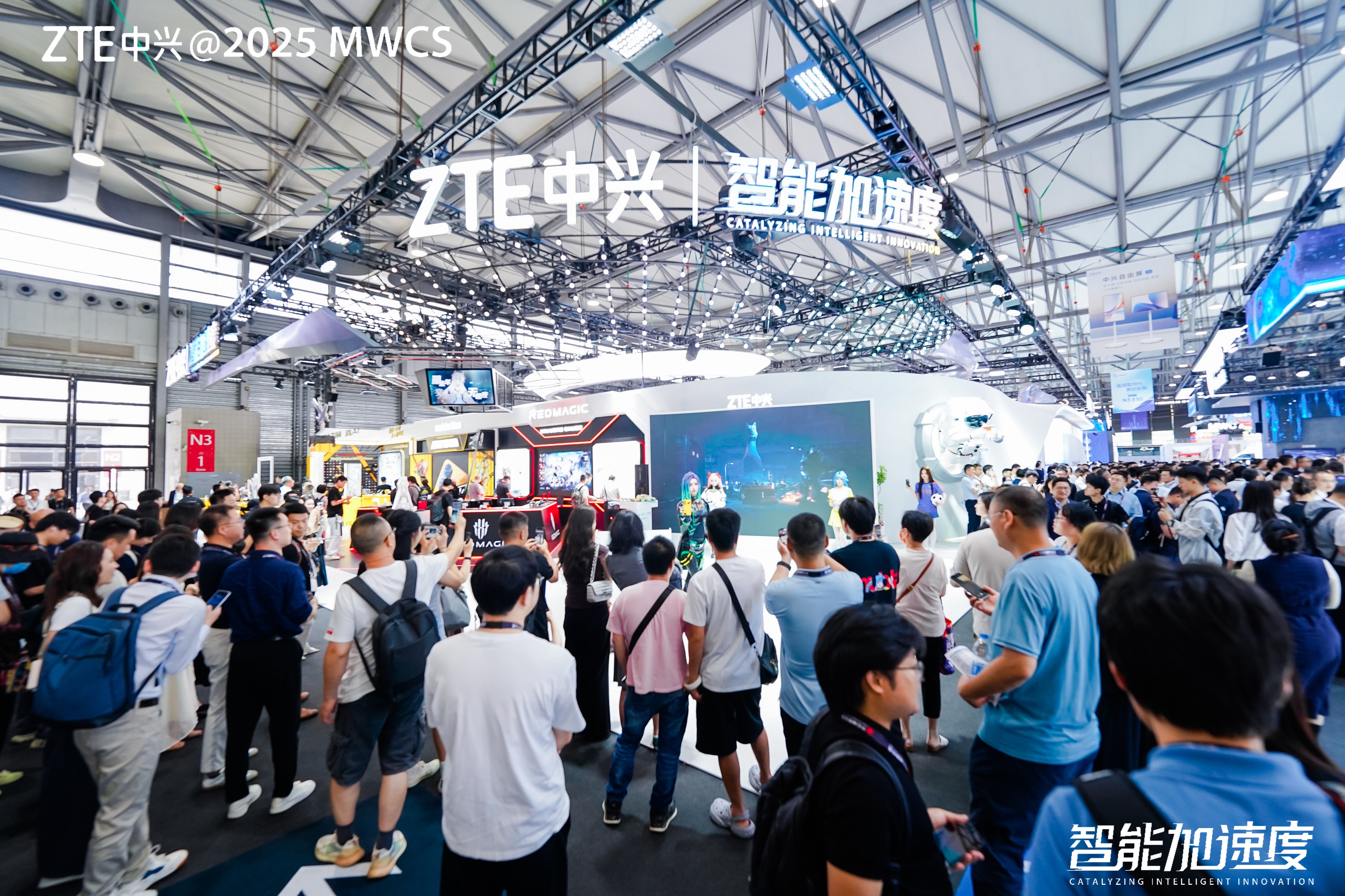 ZTE showcases full-stack innovations at MWC Shanghai 2025, co-creating an era of AI for all