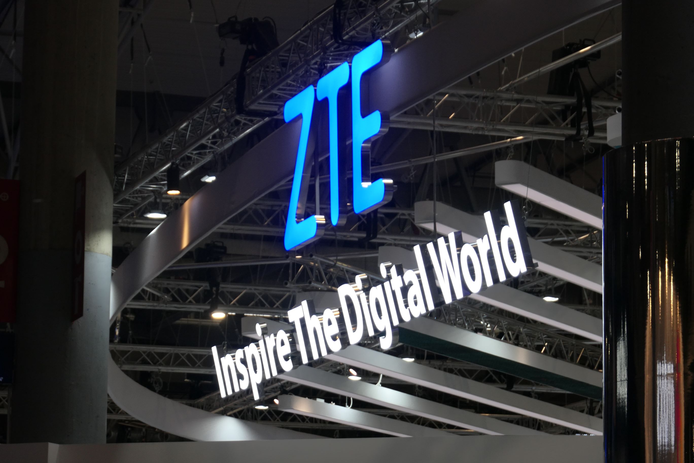 ZTE  MWC  2022